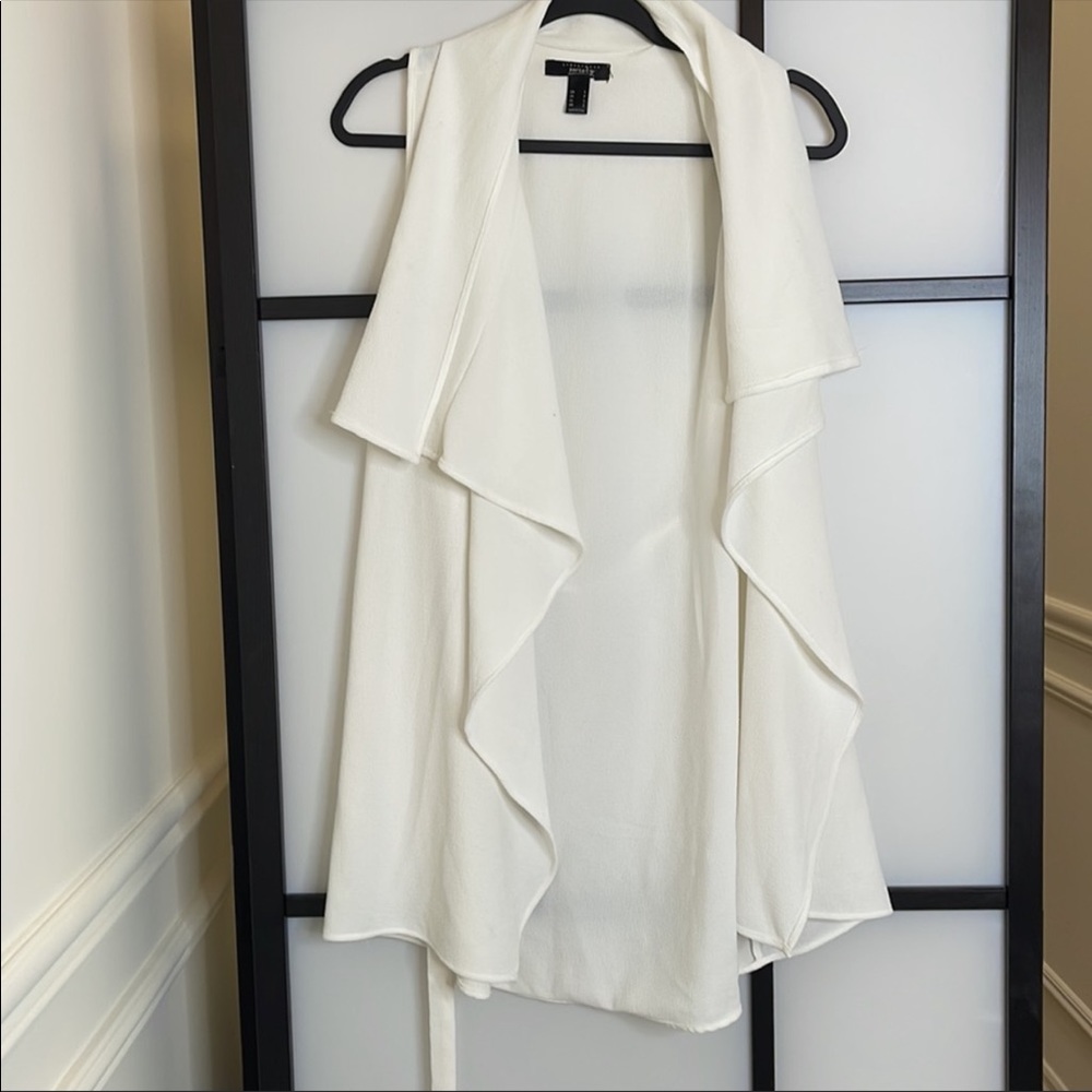 No sleeve fancy white jacket